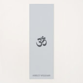 Chic Monogram Om Symbol Pastel Blue Yoga Mat Yogamatte (Vorderseite)