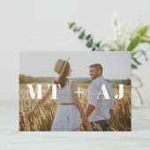 Chic Monogram Overlay-Foto Save the Date (Stehend Vorderseite)