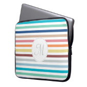 Chic Monogram Pastel Rainbow Horizontale Streifen Laptopschutzhülle (Vorderseite Links)
