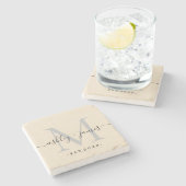 Chic Monogram Script-Namen Hochzeitdatum Elfenbein Steinuntersetzer (Seitenansicht)