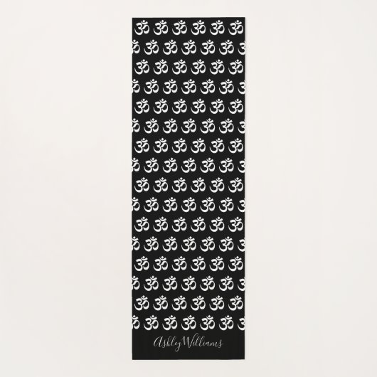 Chic Monogram White Om Symbol Pattern Schwarz Yogamatte (Rückseite)