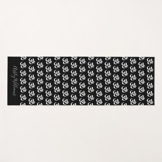Chic Monogram White Om Symbol Pattern Schwarz Yogamatte (Vorderseite (Horizontal))