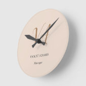 Chic Monogramm beruflich schlicht minimalistisch Runde Wanduhr (Winkel)