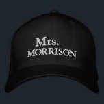 Chic Mrs Last Name schwarz-weiß Bestickte Baseballkappe<br><div class="desc">Chic Mrs Last Name Schwarz-Weiß bestickte Baseballkappe Erhältlich in vielen Farben und Optionen</div>
