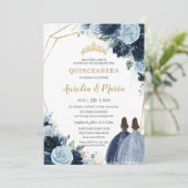 Chic Navy Baby Blue Floral Girls Twins Quinceañera Einladung (Stehend Vorderseite)