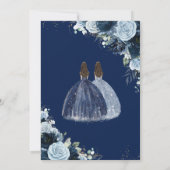 Chic Navy Baby Blue Floral Girls Twins Quinceañera Einladung (Rückseite)