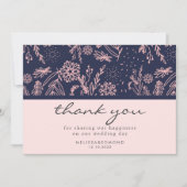 Chic Navy Blue Blush Pink Blumenmuster Hochzeit Dankeskarte (Vorderseite)
