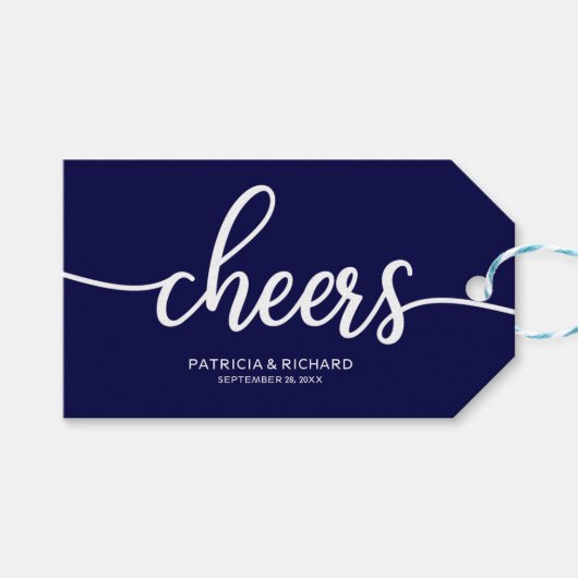 Chic Navy Blue Calligraphy Cheers Weinflaschen Tag Geschenkanhänger (Vorderseite (Horizontal))