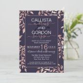 Chic Navy Blue Rose Gold Floral Blätter Verlobung Einladung (Stehend Vorderseite)
