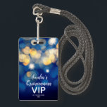 Chic Navy Gold Bokeh Quinceañera Invite VIP Pass Ausweis<br><div class="desc">Das elegante Design der blauen,  marinösen,  goldgelben Lichter,  dieses Quinceañera Geburtstagsfeier und der VIP Pass ist auf einem einzigartigen Kunststoff-Abzeichen gedruckt - bestellen mit oder ohne Lanyard. PASSENDE Artikel in unserem Geschäft.</div>