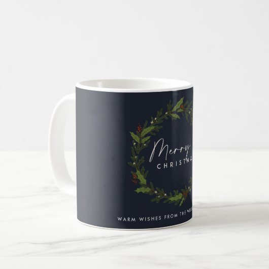 CHIC NAVY HOLLY BERRY WREATH CHRISTMAS KAFFEETASSE (Vorderseite Links)