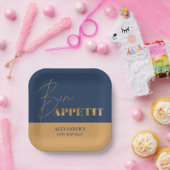 Chic Navy und Gold Bon Appétit Script Geburtstag Pappteller (Party)