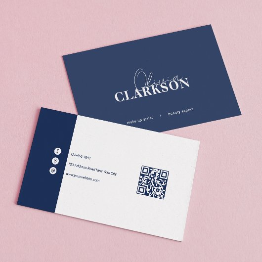 Chic Navy Weiße Minimalistische Qr-Code Visitenkarte