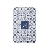 Chic Navy & White marokkanische Blumenmuster Monog Badematte (Vorderseite Vertikal)