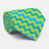 Chic Necktie: Blue Green Emerald Diagonal Chevrons Krawatte (Gerollt)