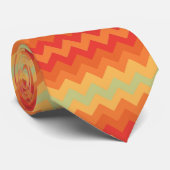 Chic Necktie: Orange, Rot, Grüne Chevrons Krawatte (Gerollt)