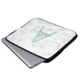Chic Neo Mint White Marble Script Name Monogram Laptopschutzhülle (Vorne Knopf)