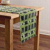 Chic Neon Citrus Green Black Pattern Kurzer Tischläufer (Beispiel)
