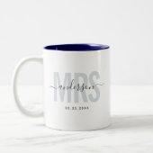 Chic New MRS Individuelle Name Wedding Date Blue Zweifarbige Tasse (Links)