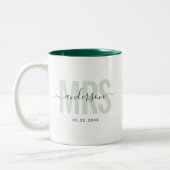 Chic New MRS Individuelle Name Wedding Date Sage G Zweifarbige Tasse (Links)