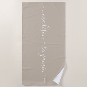 Chic Newlywed Monogram Names Gray Strandtuch
