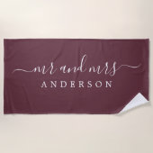 Chic Newlywed Mr. Burgundy Mit Monogramm Strandtuch (Vorderseite)