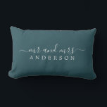 Chic Newlywed Mr. Deep Emerald Monogram Lendenkissen<br><div class="desc">Chic, modern mit Monogramm dunkles smaragdfarbenes Kissen mit dem Text Mr. und Mrs. in weißer eleganter Schrift. Fügen Sie einfach Ihren verheirateten Namen hinzu. Für dieses stilvolle Design wird die Farbe Deep Smarald verwendet. Perfektes Luxusgeschenk für das frisch vermählte Paar. Exklusiv für Sie entworfen von Happy Dolphin Studio. Wenn Sie...</div>