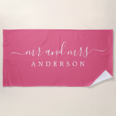 Chic Newlywed Mr. Hot Pink Mit Monogramm Strandtuch (Vorderseite)