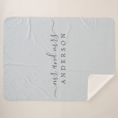 Chic Newlywed Mr. Ice Blue Monogram Sherpadecke (Vorderseite (Horizontal))