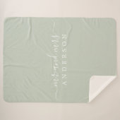Chic Newlywed Mr. Pastel Green Monogram Sherpadecke (Vorderseite (Horizontal))