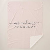 Chic Newlywed Mr. Pastel Pink Monogram Sherpadecke (Vorderseite)