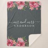 Chic Newlywed Mr. Pink Floral Monogram Sherpadecke (Vorderseite)