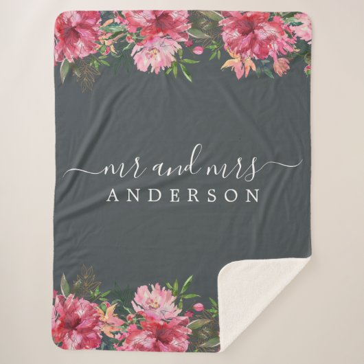 Chic Newlywed Mr. Pink Floral Monogram Sherpadecke (Vorderseite)