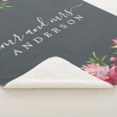 Chic Newlywed Mr. Pink Floral Monogram Sherpadecke (3/4)