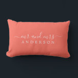 Chic Newlywed Mrs. Tropical Coral Monogram Lendenkissen<br><div class="desc">Chic, modernes mit Monogramm Korallenkissen mit dem Text Mr. und Mrs. in weißer eleganter Schrift. Fügen Sie einfach Ihren verheirateten Namen hinzu. Die farbige lebende Koralle wird für dieses stilvolle Design verwendet. Perfektes Luxusgeschenk für das frisch vermählte Paar. Exklusiv für Sie entworfen von Happy Dolphin Studio. Wenn Sie Hilfe oder...</div>