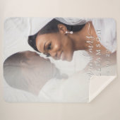 Chic Newlywed Mrs. Wedding Foto Sherpa Blanket Sherpadecke (Vorderseite (Horizontal))