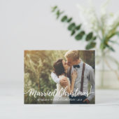 Chic Newlyweds Verheiratetes Weihnachtstypografie- Postkarte (Stehend Vorderseite)