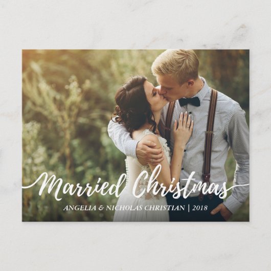 Chic Newlyweds Verheiratetes Weihnachtstypografie- Postkarte (Vorderseite)