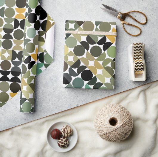 Chic Olive Green Taupe Beige Circles Art Pattern Geschenkpapier (Kunsthandwerk)