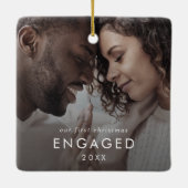 Chic Our First Christmas Verlobt Foto Overlay Keramikornament (Rückseite)