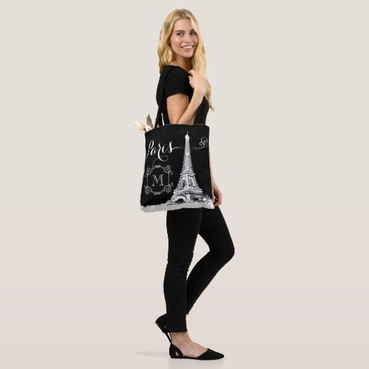 Chic Paris Eiffel Tower Schwarz-weiß Monogram Tasche (Am Model)