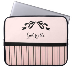 Chic Parisian Pink Pinstripes Black Bow und Name Laptopschutzhülle