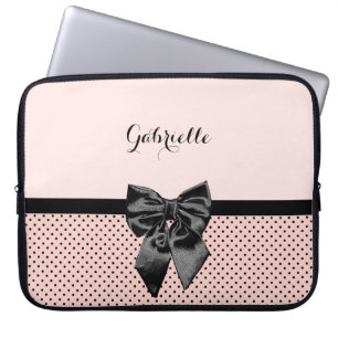 Chic Parisian Pink Polka Dots Black Bow und Name Laptopschutzhülle