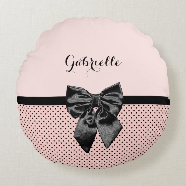 Chic Parisian Pink Polka Dots Black Bow und Name Rundes Kissen (Vorderseite)