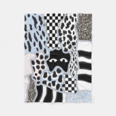 Chic Patchwork Verdächtige schwarze Katze Gingham Fleecedecke (Vorderseite)