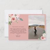 Chic Peach Pink Floral Letter Graduation Thank You Dankeskarte (Rückseite)