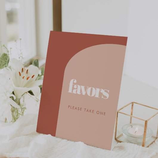 Chic peach terracotta arch Gastgeschenke Hochzeite Sockelschild