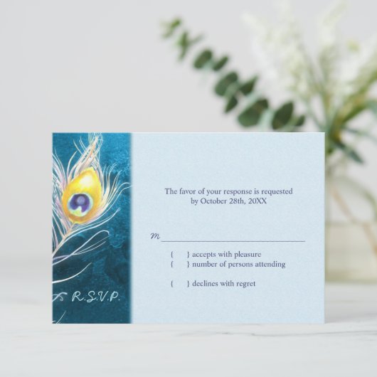 Chic Peacock Feather Blue Wedding RSVP (Stehend Vorderseite)