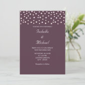 Chic Pearls & Calligraphy on Cassis Lila Wedding Einladung (Stehend Vorderseite)