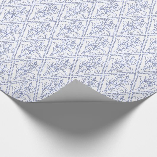 Chic Periwinkle Blue White Floral Diamond Muster Geschenkpapier (Ecke)